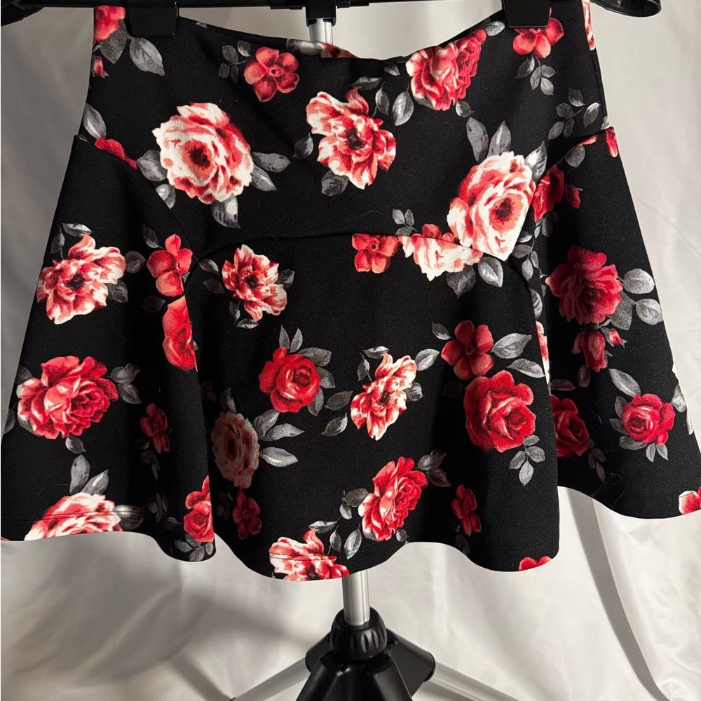Forever 21 Black and Red Floral Skater Skirt